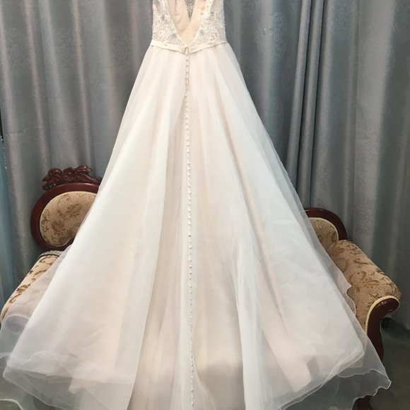 Stunning Aline Wedding Dress, Plunging Neck Open Back Blush Ballgown Keyhole - Picture 12 of 16